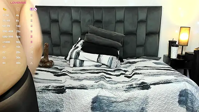 Snapshot of MartinaMadisson chatting on February 24, 2:09 am MartinaMadisson online show from February 24, 2:09 am