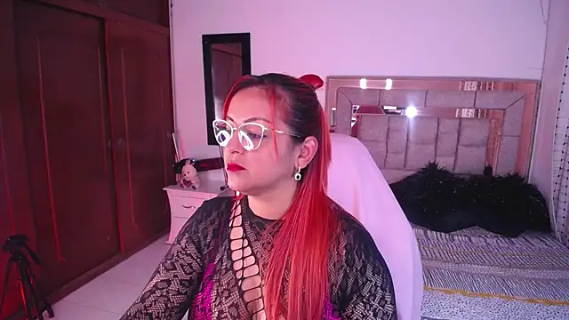salomecastro  online show from March 13, 11:59 pm
