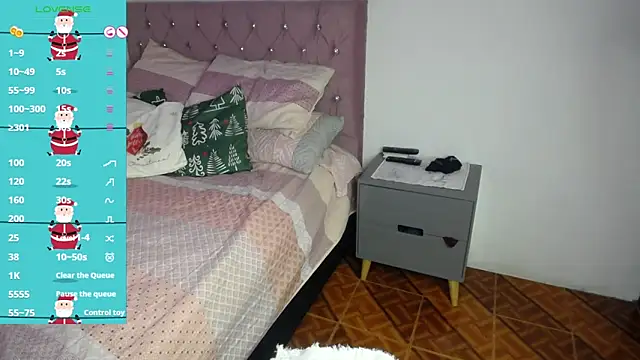 Snapshot of cristin_doll_ chatting on December 27, 4:36 am cristin doll online show from December 27, 4:36 am
