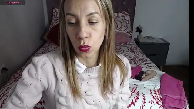 Snapshot of cristin_doll_ chatting on November 26, 10:33 pm cristin doll online show from November 26, 10:33 pm