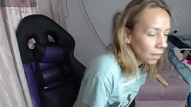 Snapshot of cristin_doll_ chatting on February 25, 10:41 pm cristin doll online show from February 25, 10:41 pm