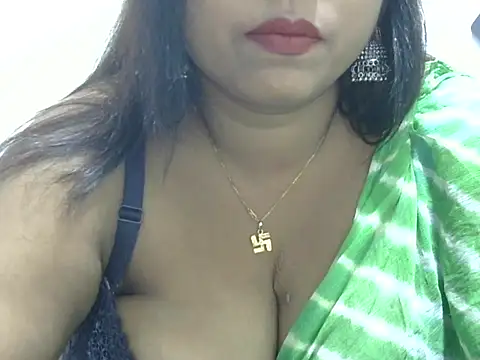 Snapshot of ROSEE_MERRYYYY chatting on February 16, 5:42 pm ROSEE MERRYYYY online show from February 16, 5:42 pm