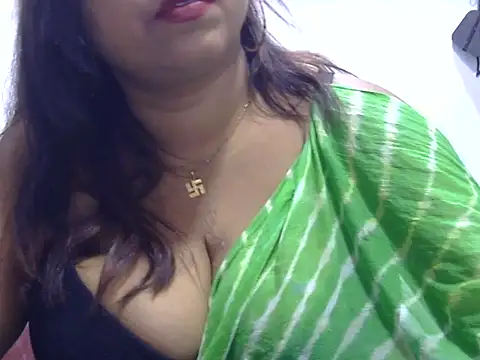Snapshot of ROSEE_MERRYYYY chatting on February 21, 6:53 pm ROSEE MERRYYYY online show from February 21, 6:53 pm