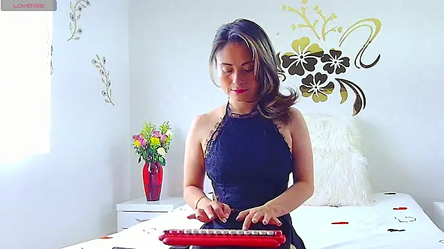 MarcelaFlores online show from July 1, 3:01 pm