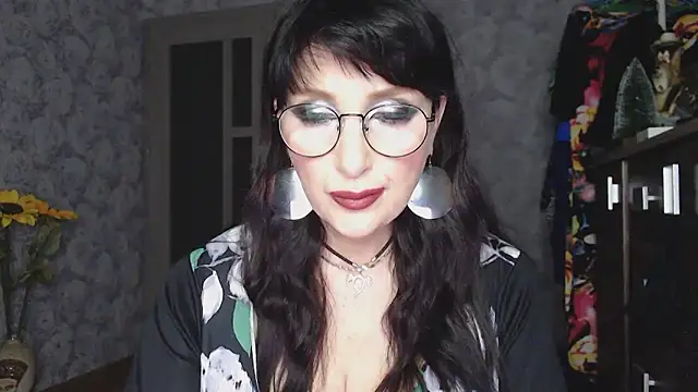 Snapshot of Aziza1 chatting on January 19, 5:39 pm Aziza1 online show from January 19, 5:39 pm
