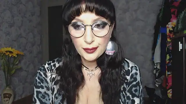 Snapshot of Aziza1 chatting on February 2, 3:49 pm Aziza1 online show from February 2, 3:49 pm
