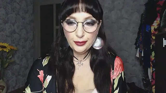 Snapshot of Aziza1 chatting on February 9, 7:19 pm Aziza1 online show from February 9, 7:19 pm