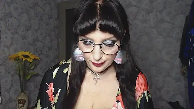 Snapshot of Aziza1 chatting on February 18, 6:04 pm Aziza1 online show from February 18, 6:04 pm