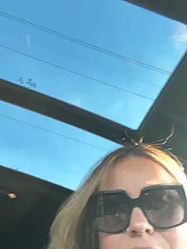 Etwas neugierig online show from March 11, 3:45 pm