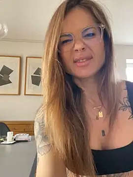 Snapshot of Etwas_neugierig chatting on March 5, 9:38 am Etwas neugierig online show from March 5, 9:38 am