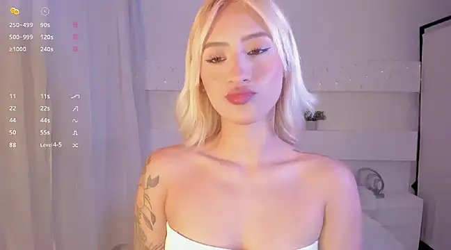 Snapshot of AshleyRoys chatting on December 24, 3:37 pm AshleyRoys online show from December 24, 3:37 pm