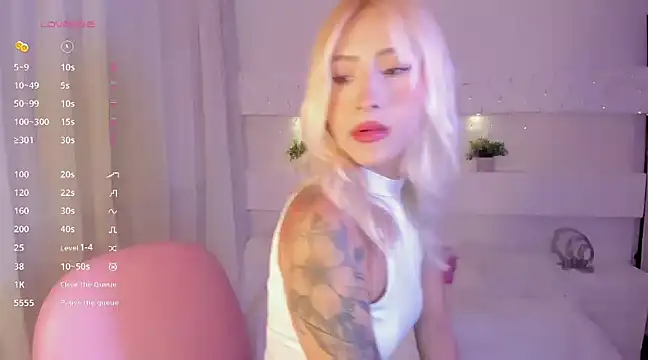 Snapshot of AshleyRoys chatting on December 28, 5:46 pm AshleyRoys online show from December 28, 5:46 pm