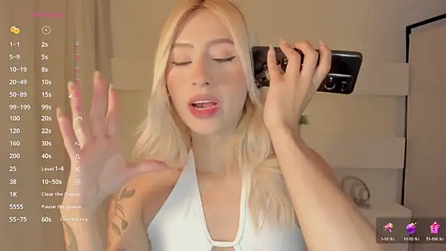 Snapshot of AshleyRoys chatting on January 15, 4:32 pm AshleyRoys online show from January 15, 4:32 pm