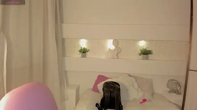 Snapshot of AshleyRoys chatting on January 23, 3:11 pm AshleyRoys online show from January 23, 3:11 pm