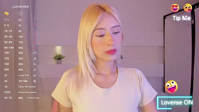 Snapshot of AshleyRoys chatting on January 24, 3:13 pm AshleyRoys online show from January 24, 3:13 pm