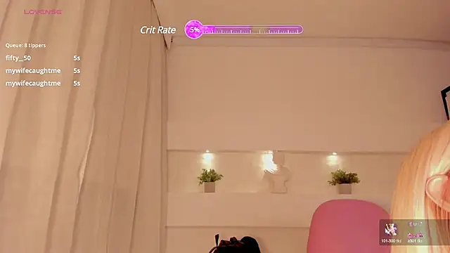 Snapshot of AshleyRoys chatting on February 14, 7:23 pm AshleyRoys online show from February 14, 7:23 pm