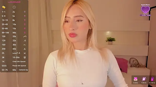 Snapshot of AshleyRoys chatting on February 23, 3:29 pm AshleyRoys online show from February 23, 3:29 pm