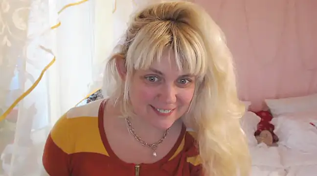 SunnySylvia online show from December 29, 8:00 am