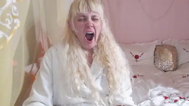 SunnySylvia online show from November 27, 5:37 pm