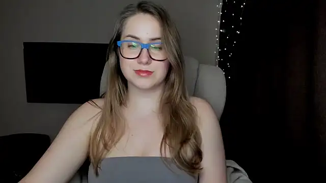 Snapshot of SeasonalSomeone chatting on October 27, 11:31 pm SeasonalSomeone online show from October 27, 11:31 pm