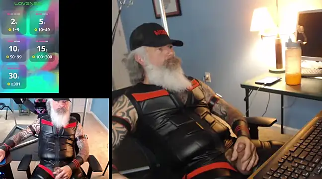 Snapshot of njdbear chatting on December 1, 9:48 pm njdbear online show from December 1, 9:48 pm