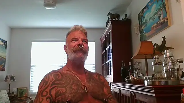 Snapshot of njdbear chatting on September 20, 10:11 pm njdbear online show from September 20, 10:11 pm