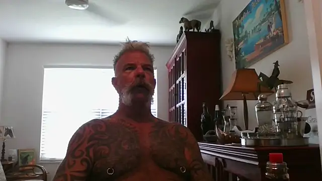 Snapshot of njdbear chatting on September 30, 4:01 pm njdbear online show from September 30, 4:01 pm