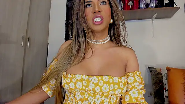 Snapshot of sashasweethot chatting on February 20, 3:56 pm sashasweethot online show from February 20, 3:56 pm