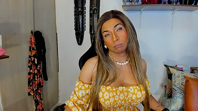 Snapshot of sashasweethot chatting on March 6, 12:40 am sashasweethot online show from March 6, 12:40 am