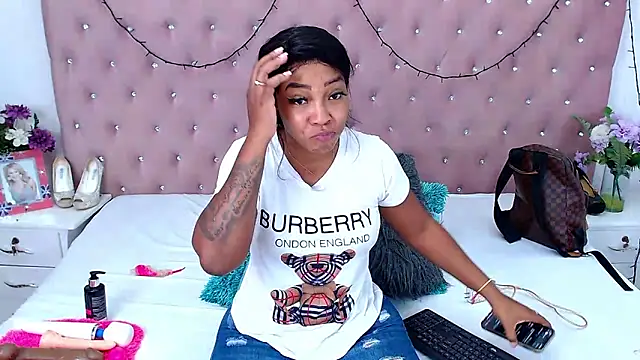 CharlotteWilliams online show from December 29, 4:05 am