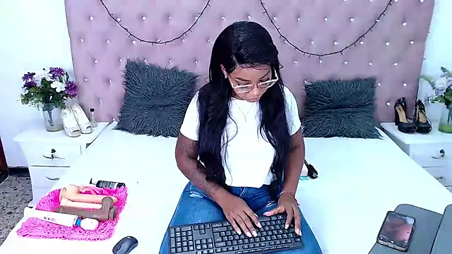 CharlotteWilliams online show from January 16, 3:23 am