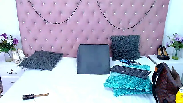 CharlotteWilliams online show from January 22, 2:24 pm