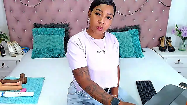 CharlotteWilliams online show from February 7, 4:48 am