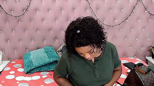 CharlotteWilliams online show from March 4, 1:59 pm