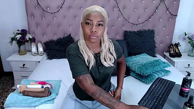 CharlotteWilliams online show from March 14, 7:34 pm