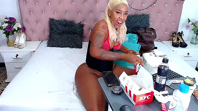 CharlotteWilliams online show from March 19, 11:03 pm