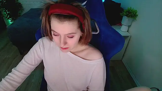 CranberryHot online show from December 15, 2:16 am