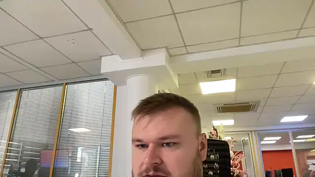 Snapshot of fmodel chatting on December 5, 9:51 am fmodel online show from December 5, 9:51 am