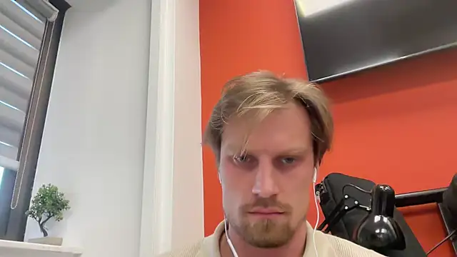 Snapshot of fmodel chatting on March 11, 2:56 pm fmodel online show from March 11, 2:56 pm