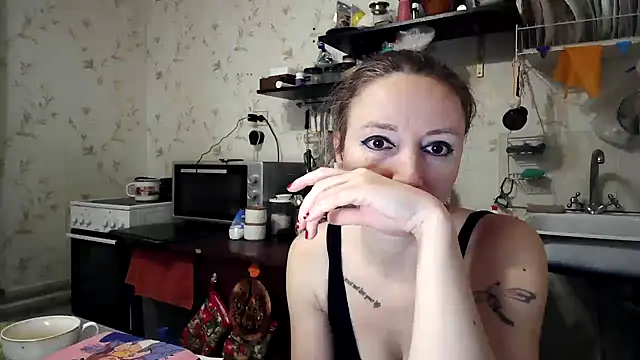 mimimi28 online show from February 6, 2:20 pm