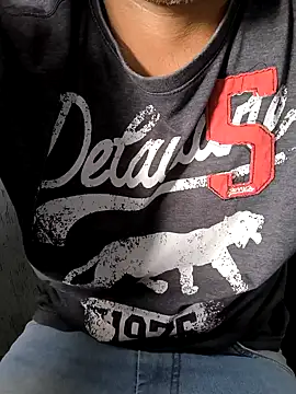 Snapshot of Leo_Big chatting on February 3, 5:24 pm Leo Big online show from February 3, 5:24 pm