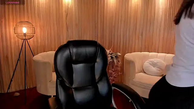 MorganHicks online show from October 17, 8:44 pm