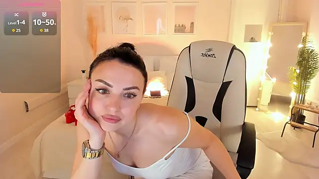 HelenaRegal online show from June 5, 2:01 pm