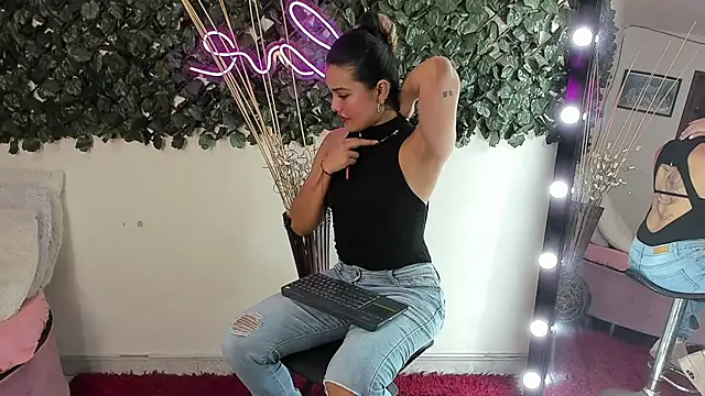 Snapshot of DestinyHills chatting on September 25, 12:20 pm DestinyHills online show from September 25, 12:20 pm