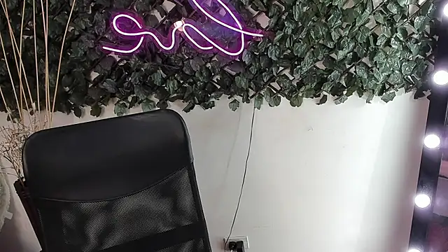 Snapshot of DestinyHills chatting on September 27, 12:21 pm DestinyHills online show from September 27, 12:21 pm