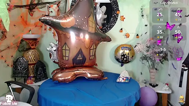 Snapshot of DestinyHills chatting on November 1, 12:01 am DestinyHills online show from November 1, 12:01 am