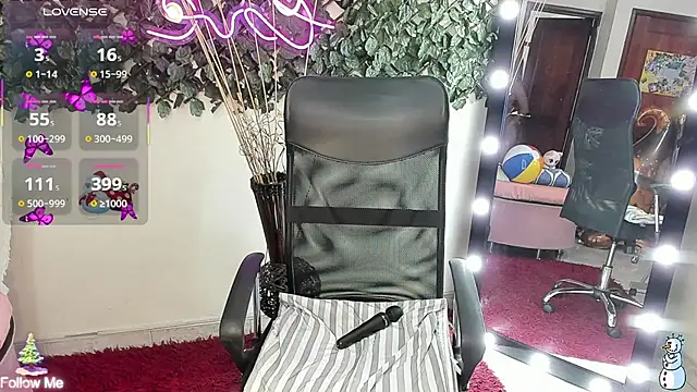 Snapshot of DestinyHills chatting on November 21, 3:00 pm DestinyHills online show from November 21, 3:00 pm