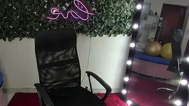 DestinyHills online show from May 11, 12:11 pm