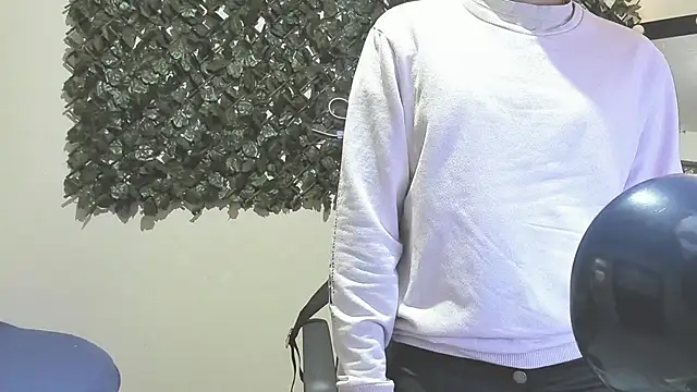 DestinyHills online show from May 12, 11:51 am