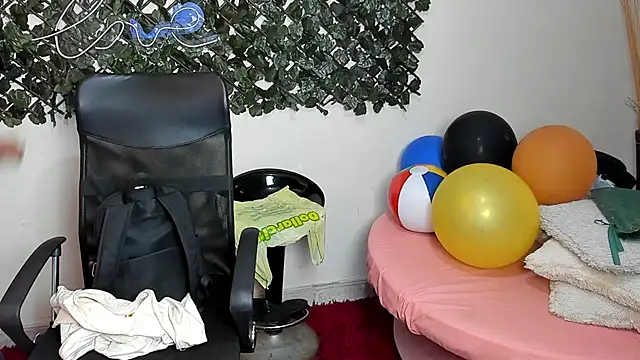 DestinyHills online show from June 22, 12:02 pm